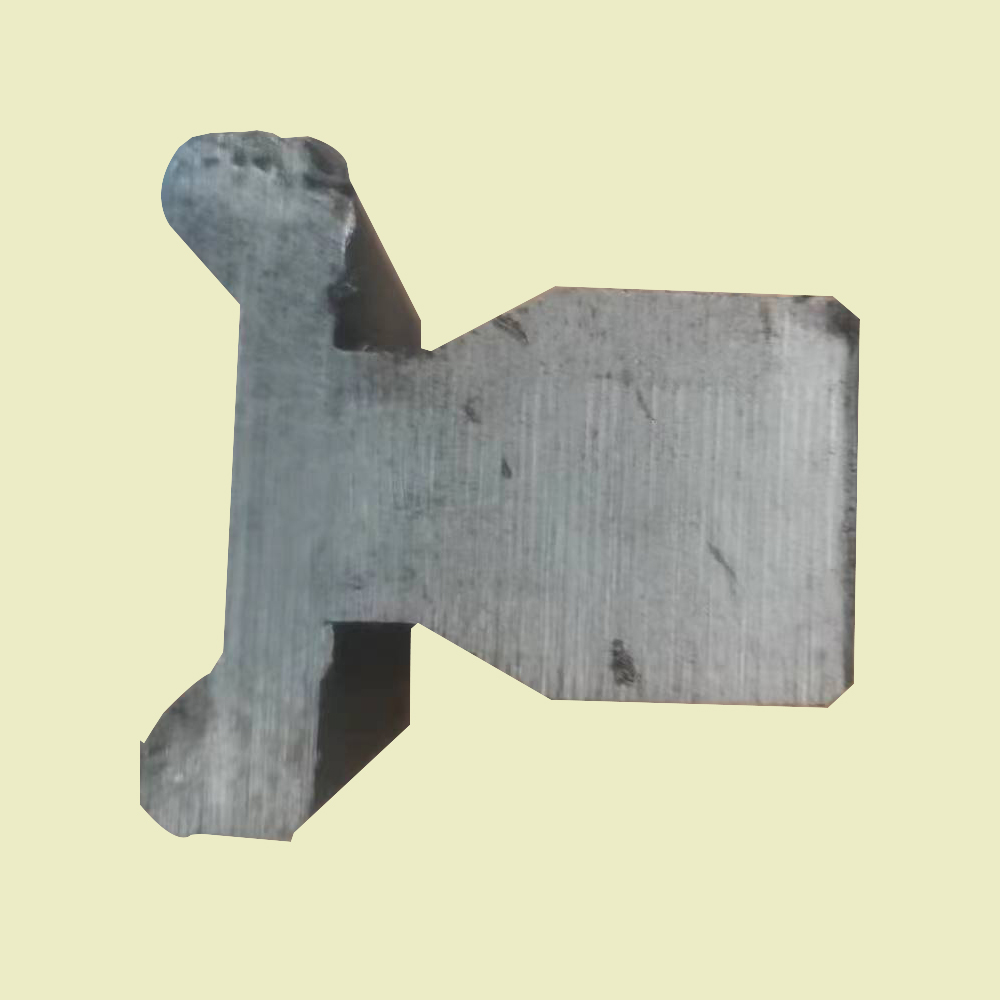 使用高質(zhì)量的硬質(zhì)合金模具以及專業(yè)的修模人員可以確保冷拉異型鋼的公差準確統(tǒng)一